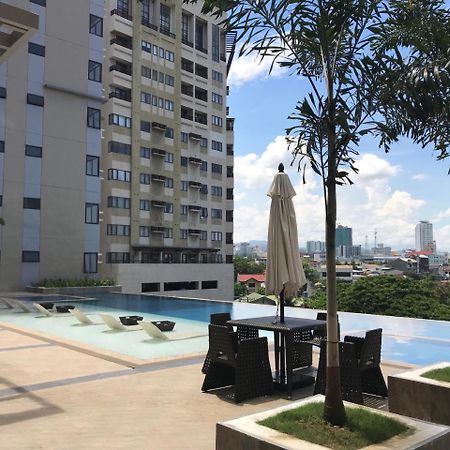 The Persimmon Studios Near Ayala And Sm City Cebu Eksteriør billede