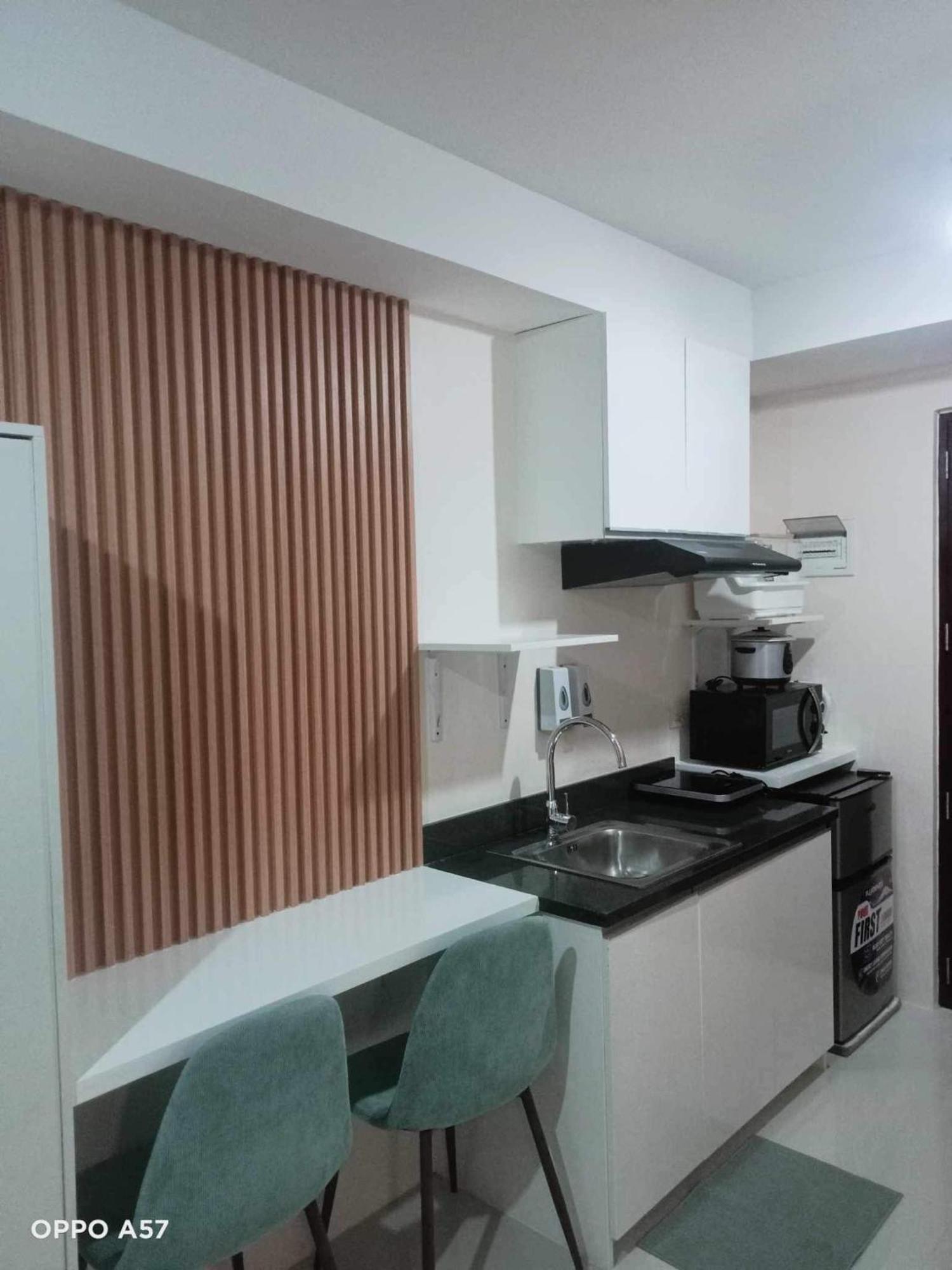 The Persimmon Studios Near Ayala And Sm City Cebu Værelse billede