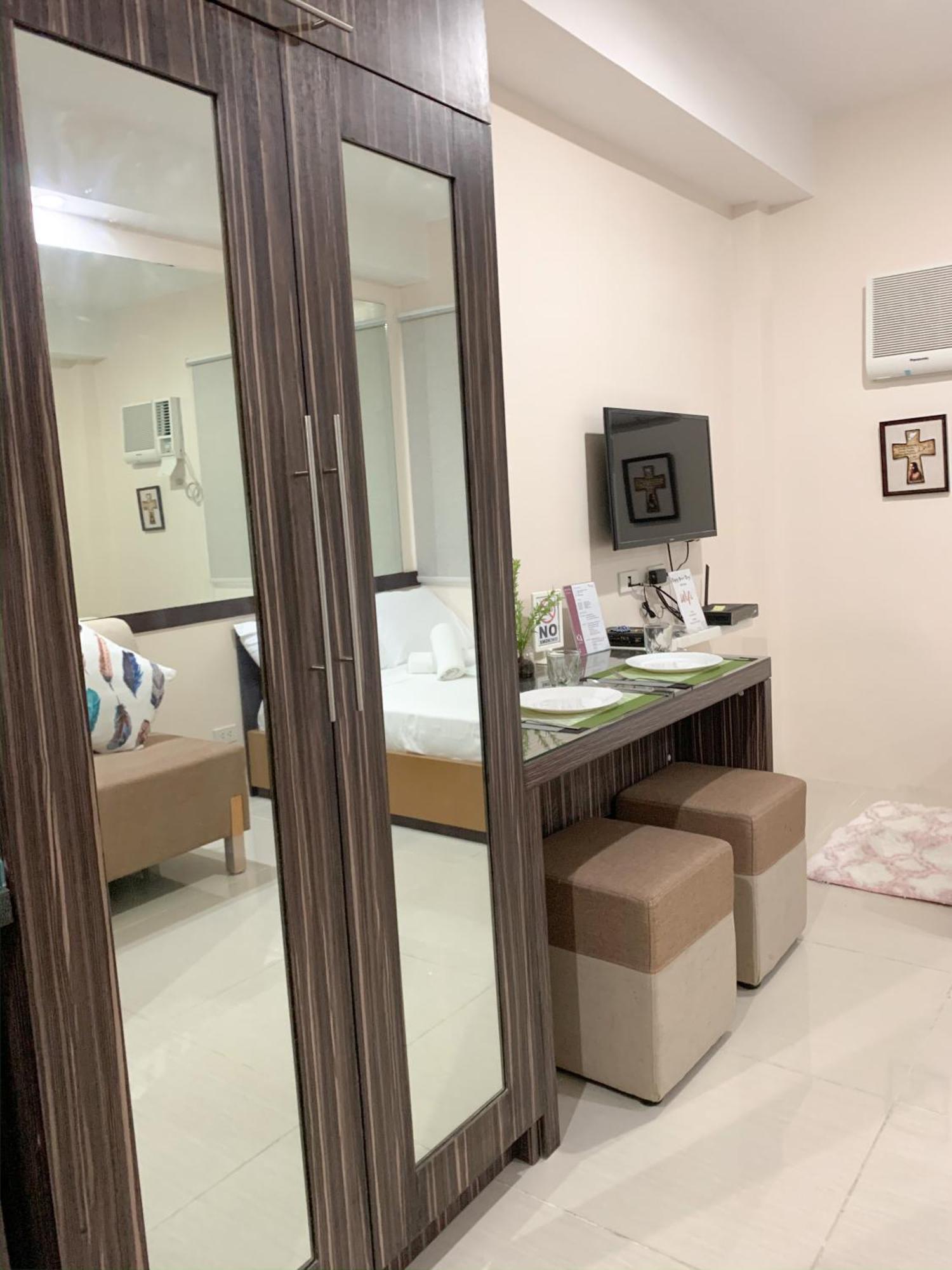 The Persimmon Studios Near Ayala And Sm City Cebu Værelse billede