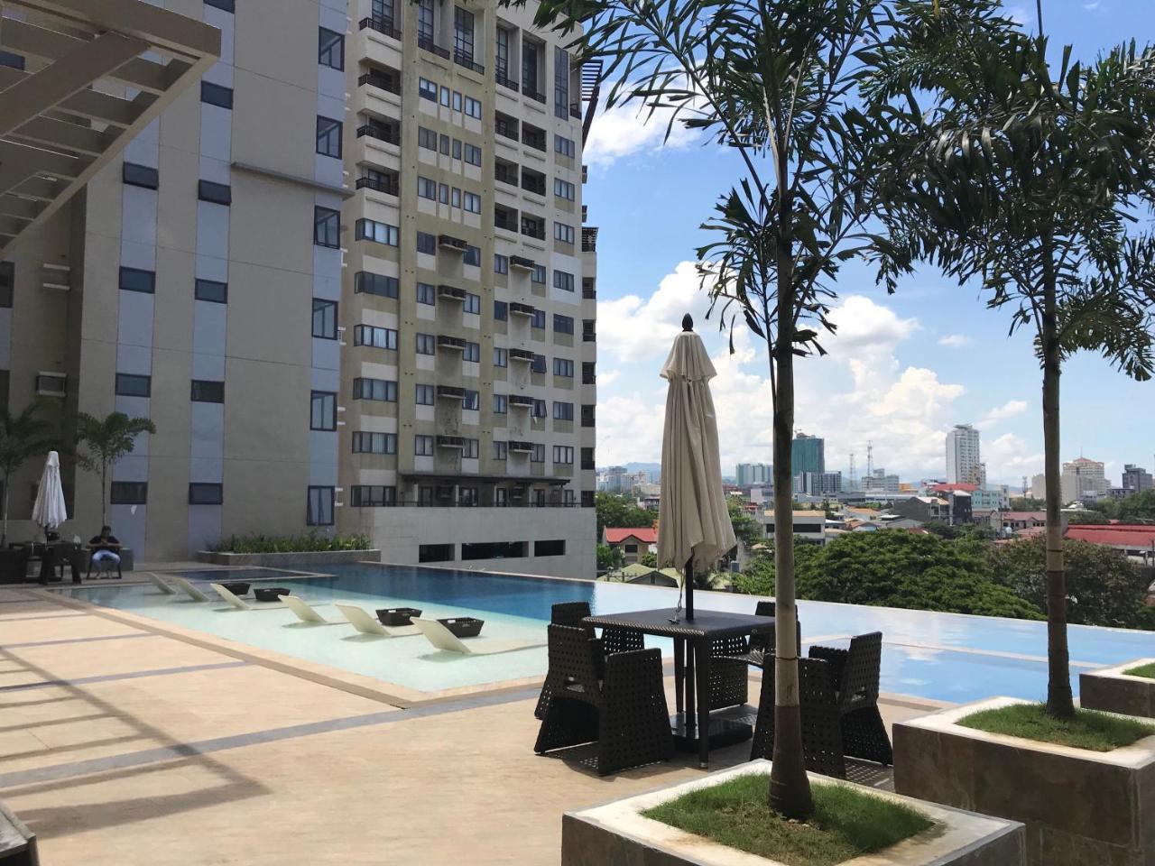 The Persimmon Studios Near Ayala And Sm City Cebu Eksteriør billede